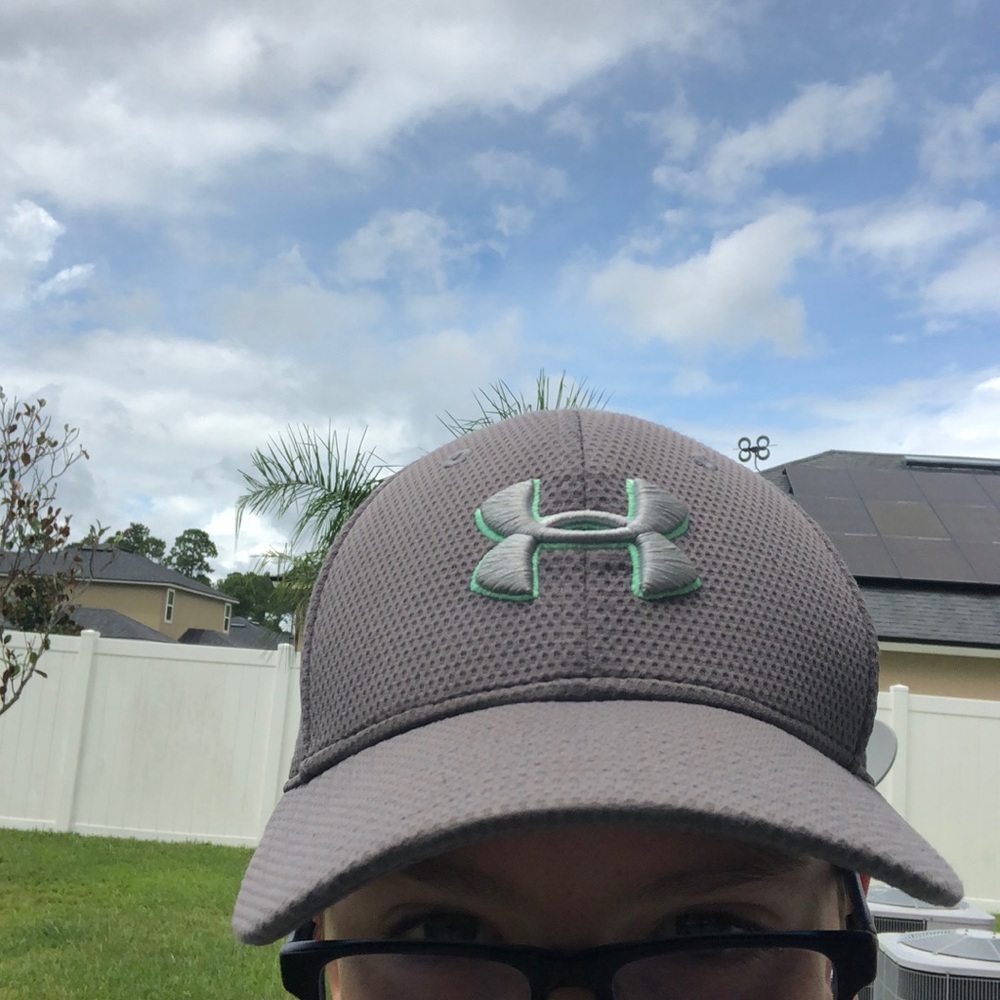 Boys Gray Under Armour Hat. - Picture 4 of 4